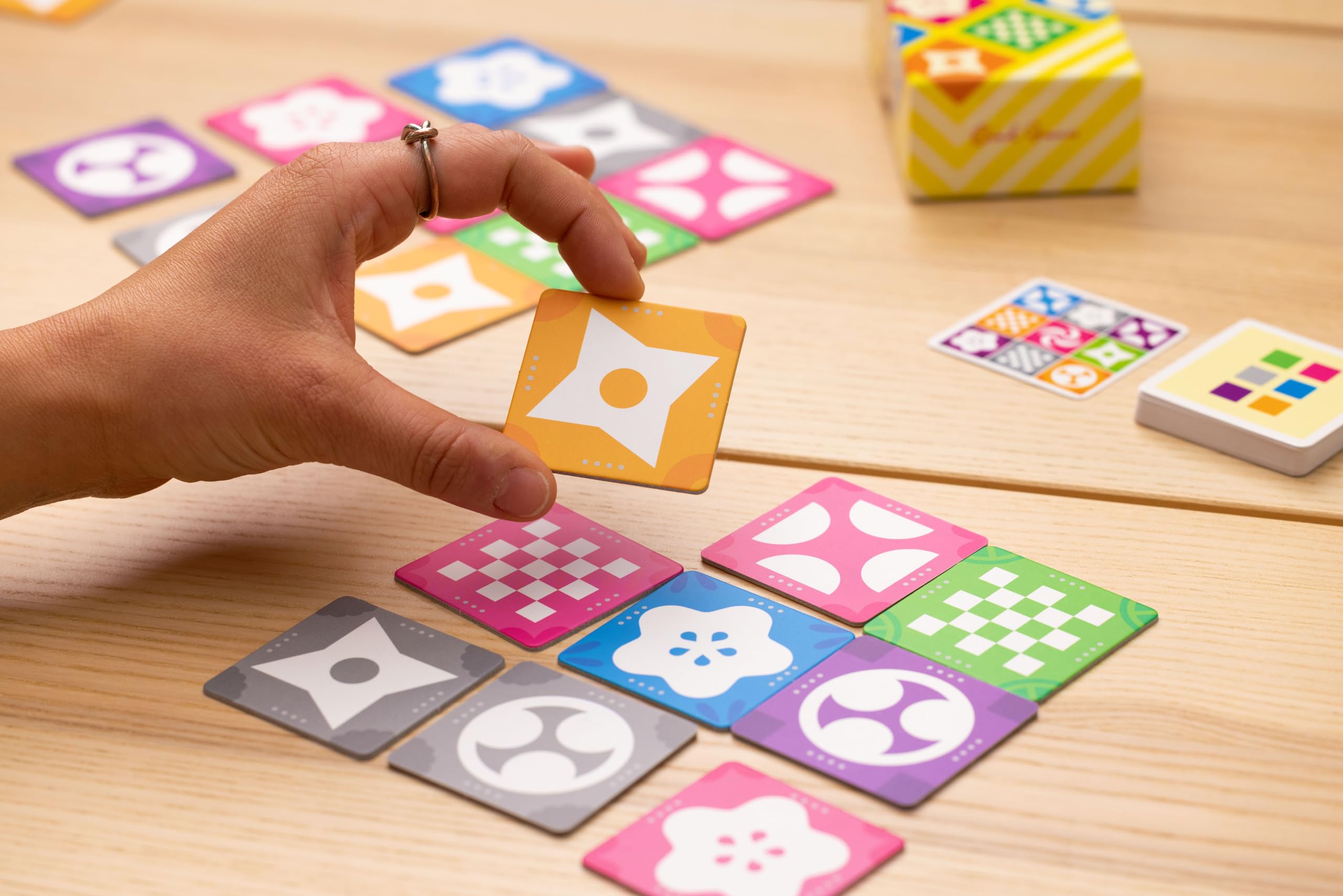 oink-games-nine-tiles-extreme-brettspiel-deutsche-box image 4